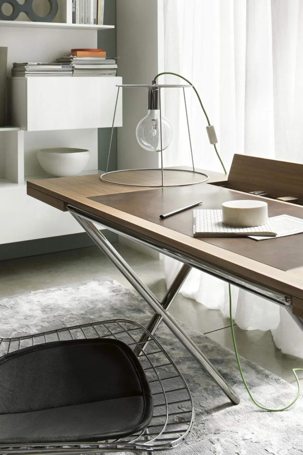 Lema Bureau|Bureau>Bureau Novelist Bois de noyer-Métal chromé poli