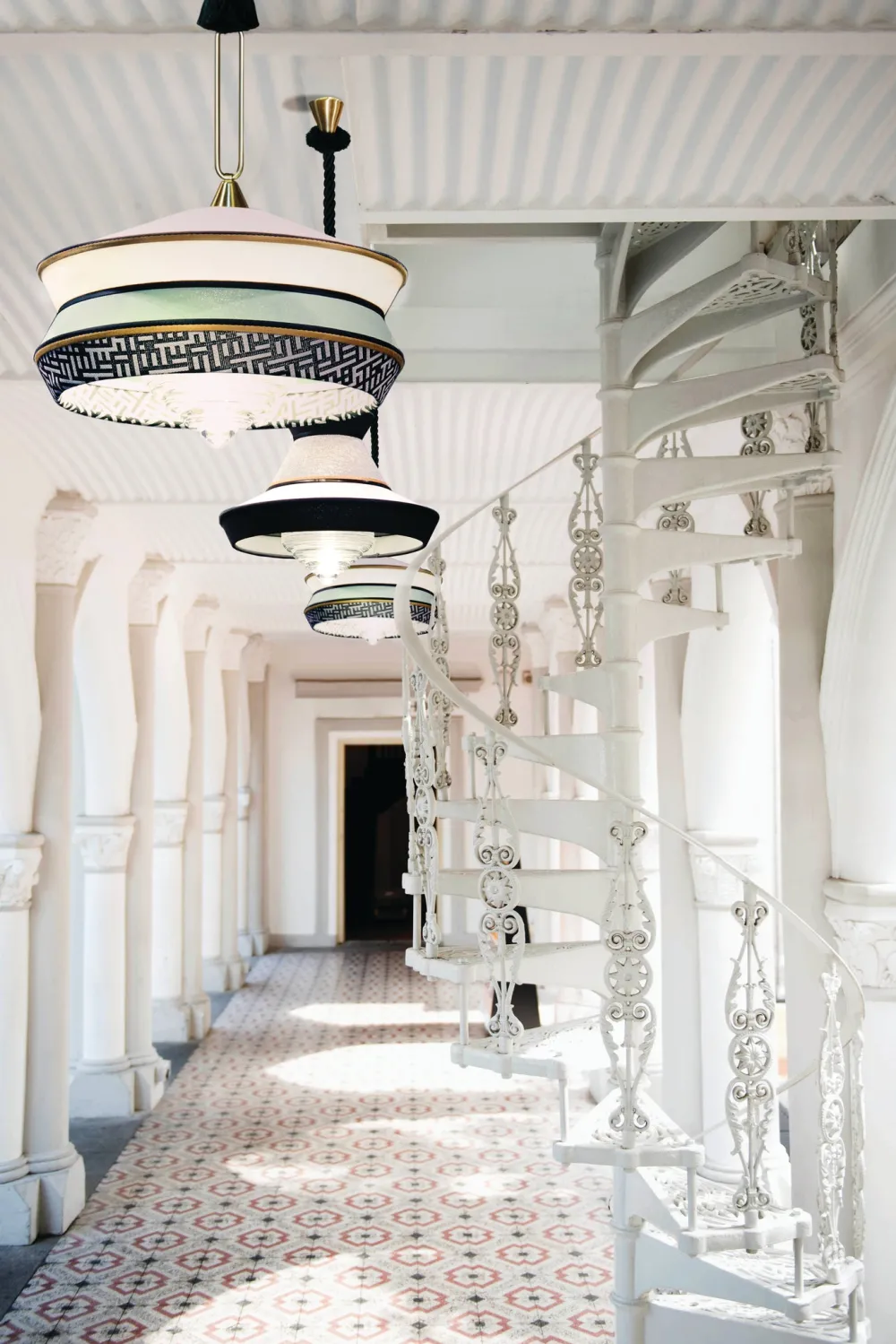 Contardi Suspensions|Suspensions>Calypso Guadaloupe XL Indoor Suspensions Noir et Blanc