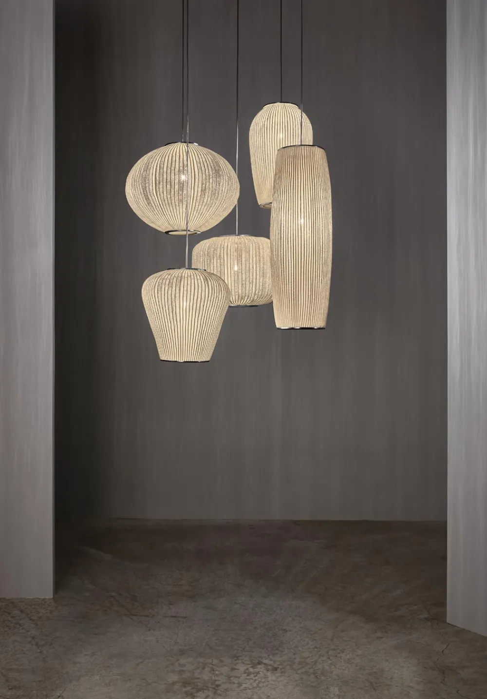 Arturo Alvarez Suspensions>Coral Composition Medium Suspensions Blanc