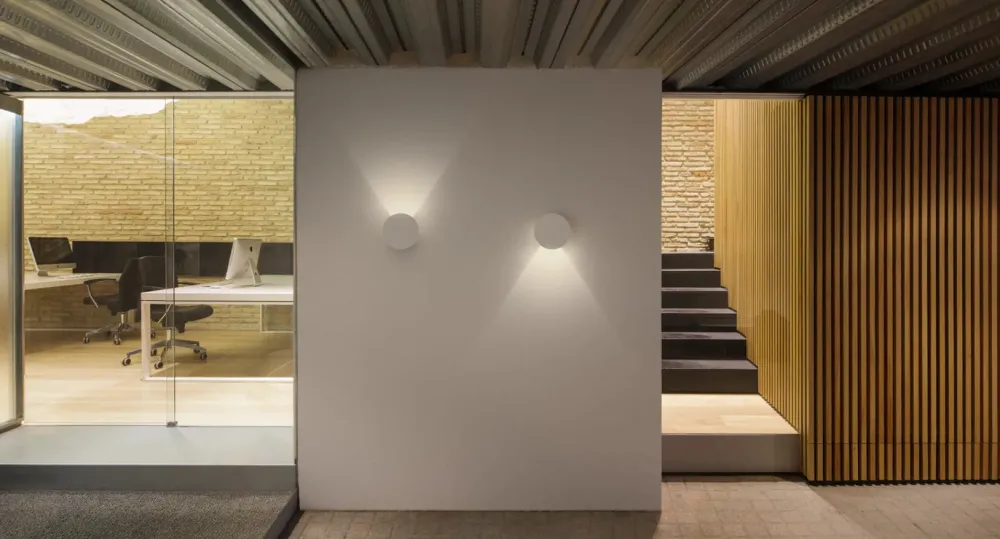 Vibia Appliques>Dots Appliques LED orientable avec faisceau lumineux