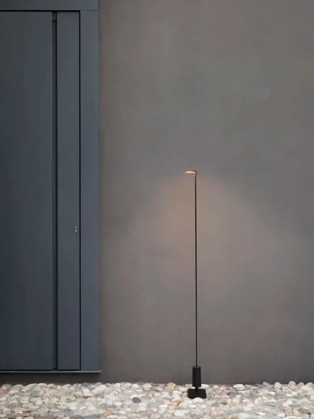 Luceplan Lampes Nomades|Lampes À Poser>Flia Portable Outdoor H.120cm Liseuses LED Noir mat