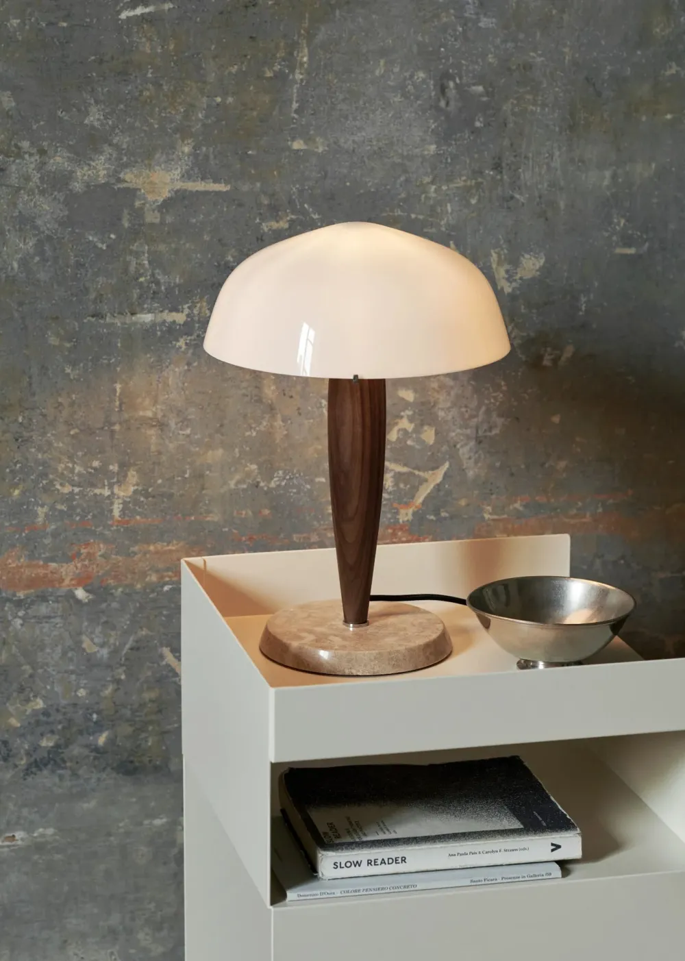 u0026tradition Lampes À Poser|Lampes À Poser>Herman SHY3 Lampes à poser Verre opalin-Noyer-Marbre crème