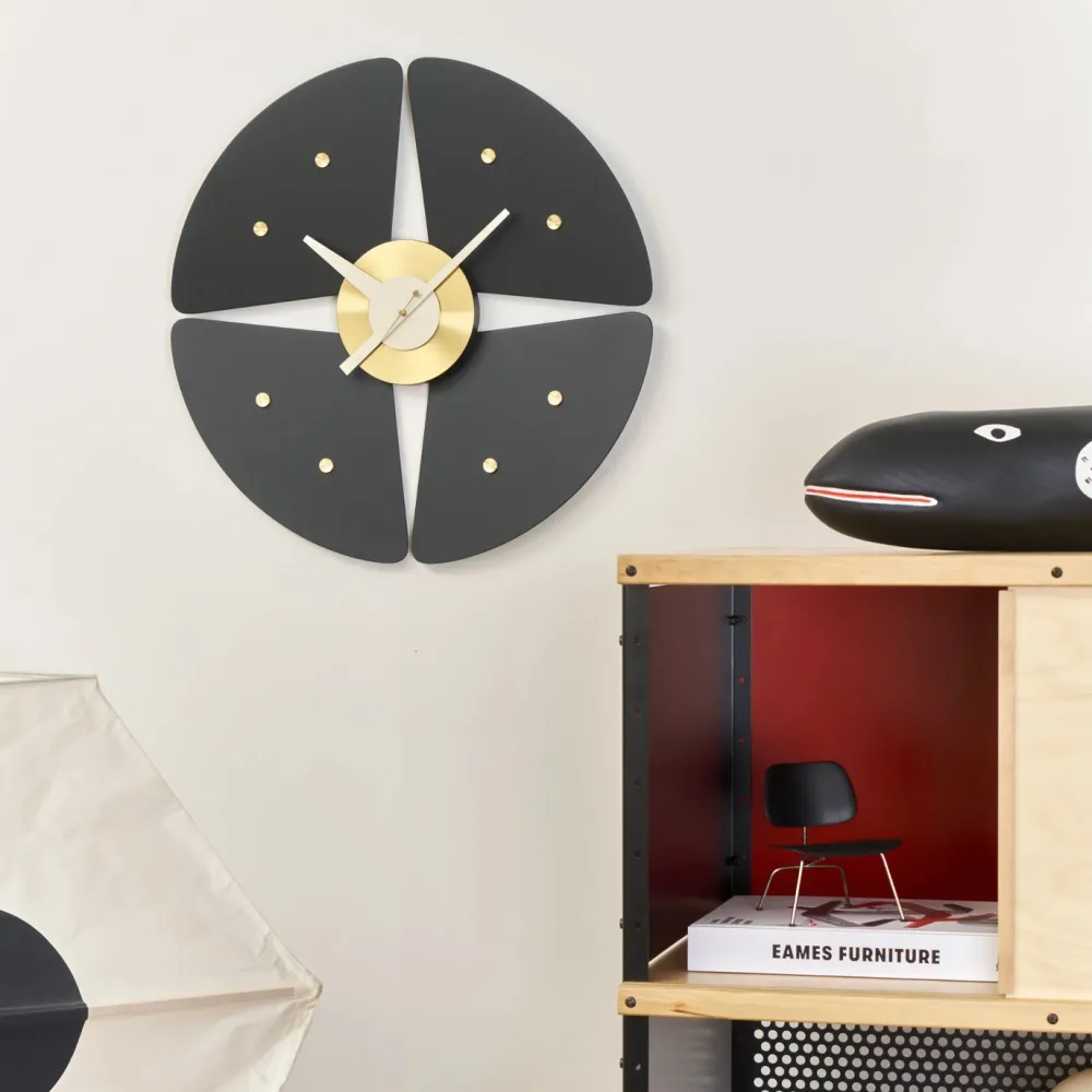Vitra Horloges>Horloge Petal Noir Laiton