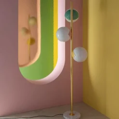 Magic Circus Lampadaires><noscript><img width=