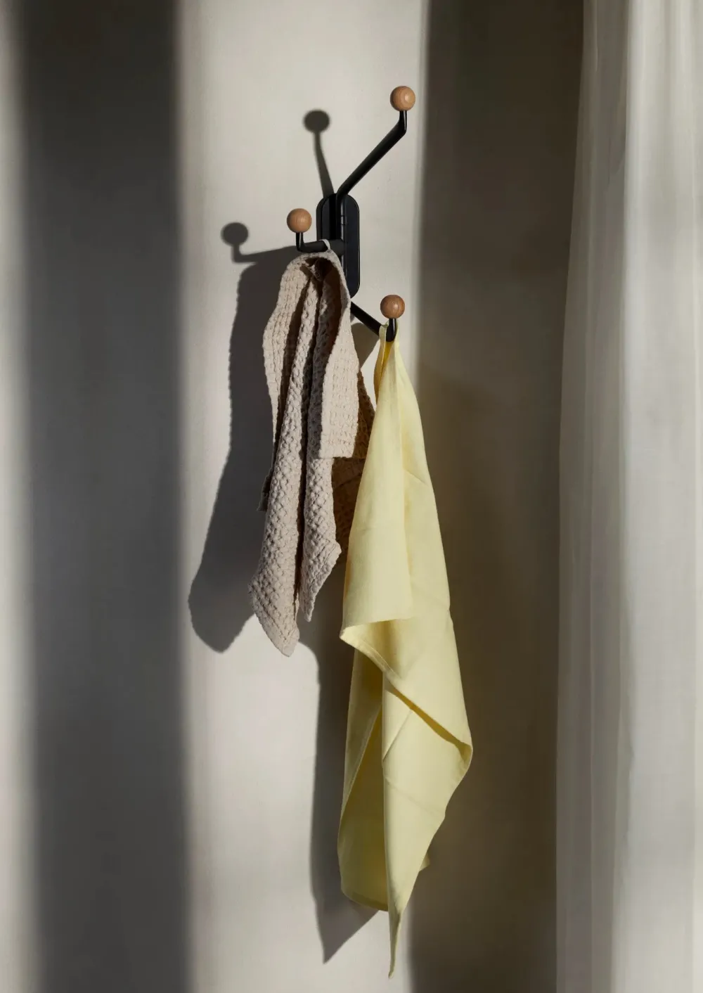 u0026tradition Étagères & Porte-Manteaux|Portes Manteaux>Porte Manteau Mural Capture SC74